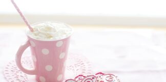 Jak zrobić bitą śmietanę ze śmietanki 30%?