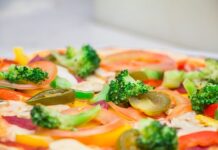 Jak zrobić błyszcząca polewę na tort?