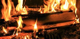 Z czego zrobić palenisko do wędzarni?