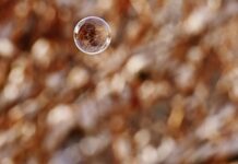 Czy można myć okulary szarym mydłem?